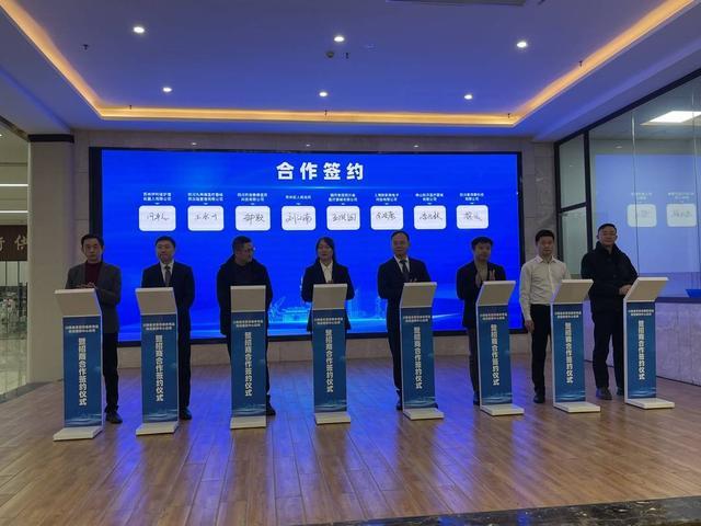 严选AI机器人等210款银发产品 自贡打造科技感爆表的“银发经济”体验新平台